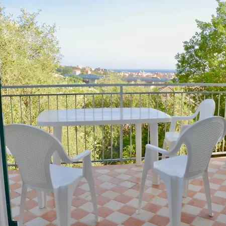 Tigullio Apartment *