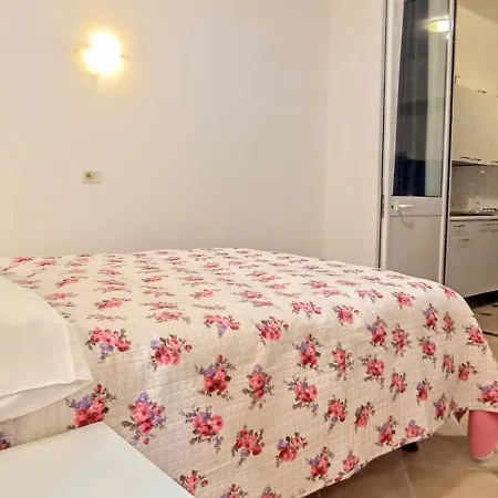 Tigullio Apartment *