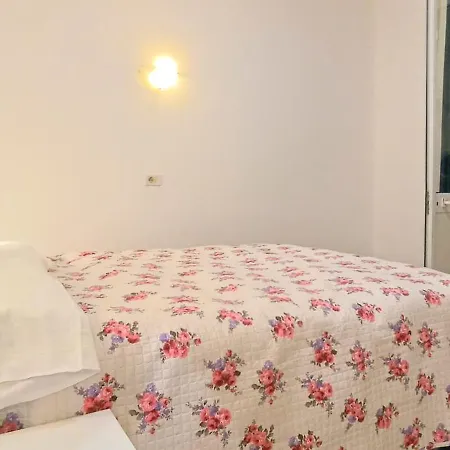 Tigullio Apartment *