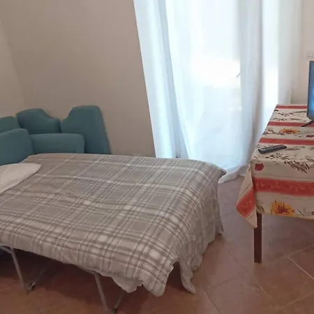 Tranquilla Immersa Nel A 2 Km Dal Mare קיאברי