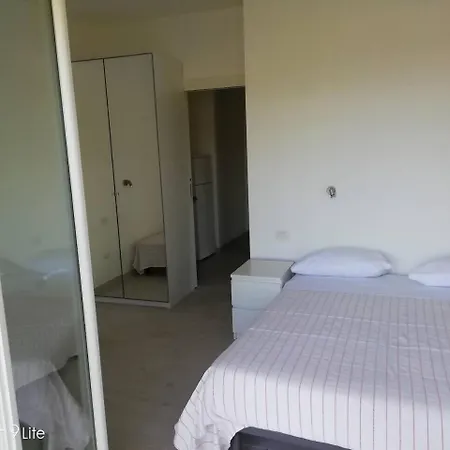 Tranquilla Immersa Nel A 2 Km Dal Mare דירה *